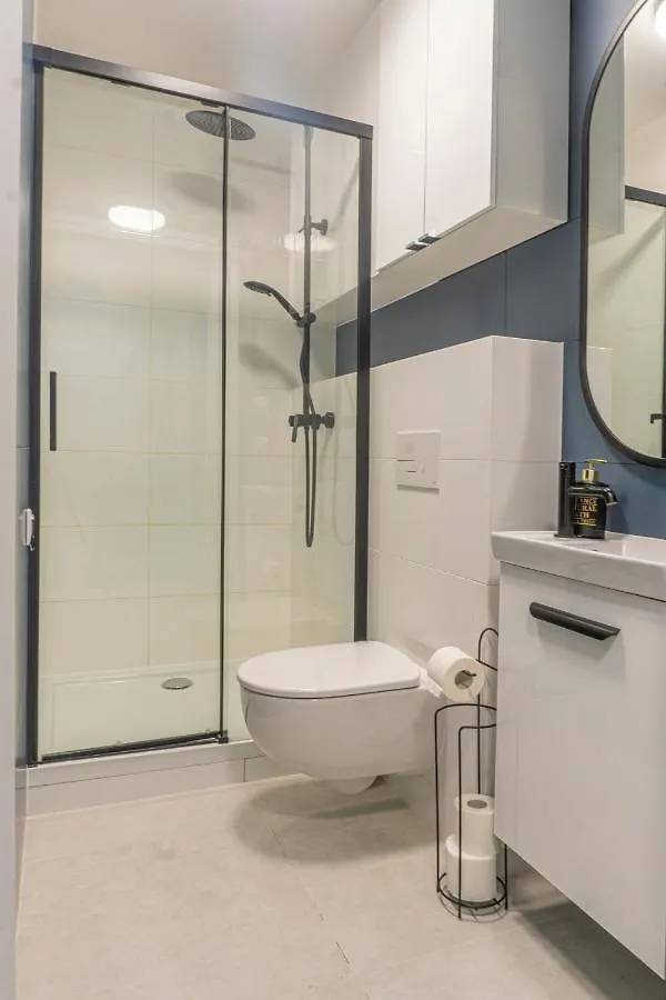Batorego 18 Blue: Central Mokotów Apartment with Park Views Warsaw Poland